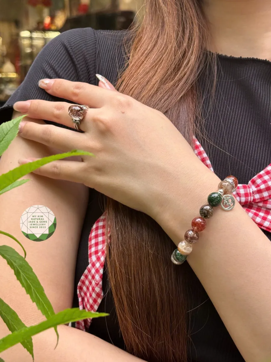 🌈 VÒNG ĐÁ THẠCH ANH ƯU LINH ĐA SẮC MIX CHARM BẠC 925 – OM & UMMANI