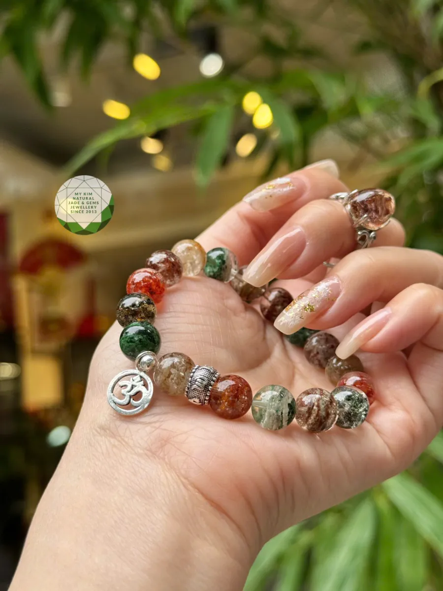 🌈 VÒNG ĐÁ THẠCH ANH ƯU LINH ĐA SẮC MIX CHARM BẠC 925 – OM & UMMANI