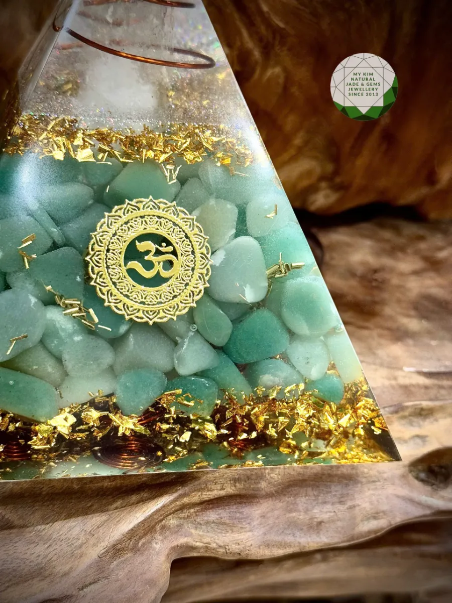 Tháp Orgonite Thạch Anh Xanh Lá – Cân bằng năng lượng, tinh tế trong trang trí