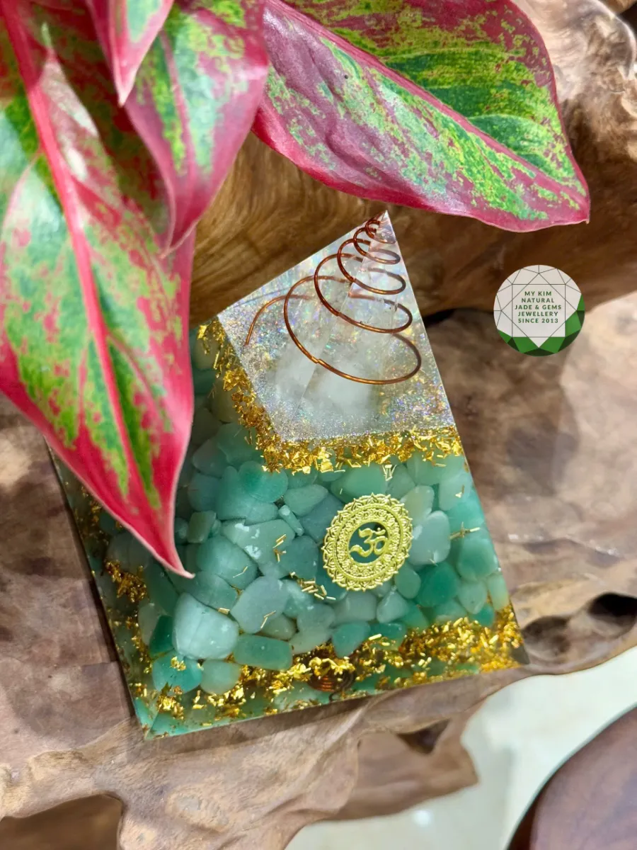 Tháp Orgonite Thạch Anh Xanh Lá – Cân bằng năng lượng, tinh tế trong trang trí