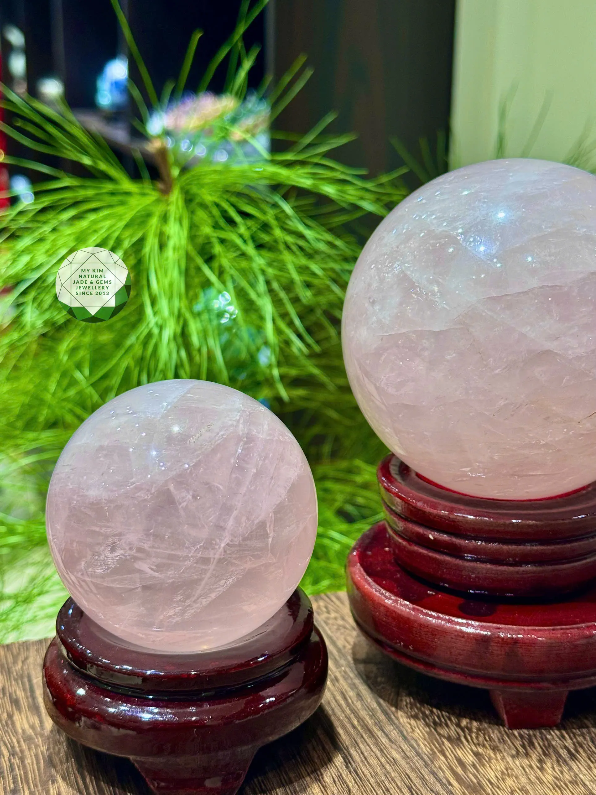 💖 Quả Cầu Đá Thạch Anh Hồng – Lan Tỏa Tình Yêu, Cân Bằng Cảm Xúc & Năng Lượng Tích Cực