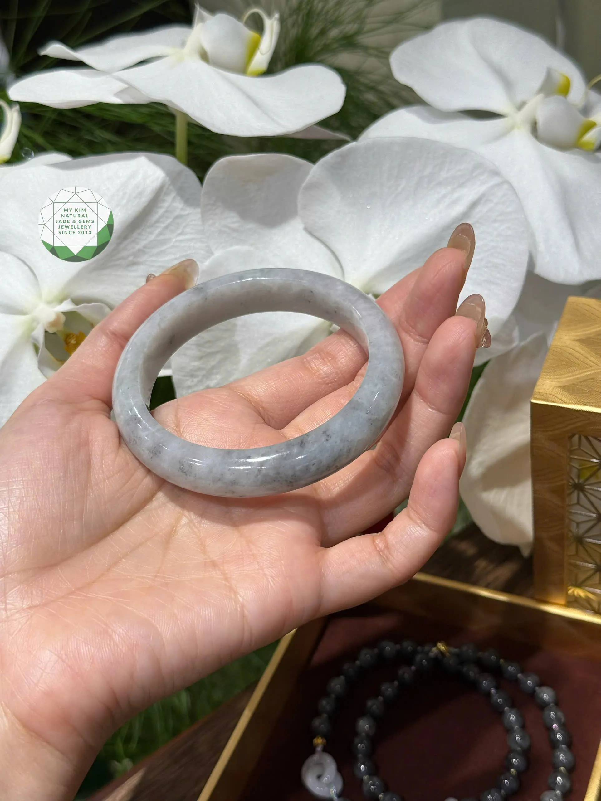 🖤 Vòng Bản Ngọc Phỉ Thúy Gà Đen – Biểu Tượng Quyền Lực & Năng Lượng Bảo Hộ