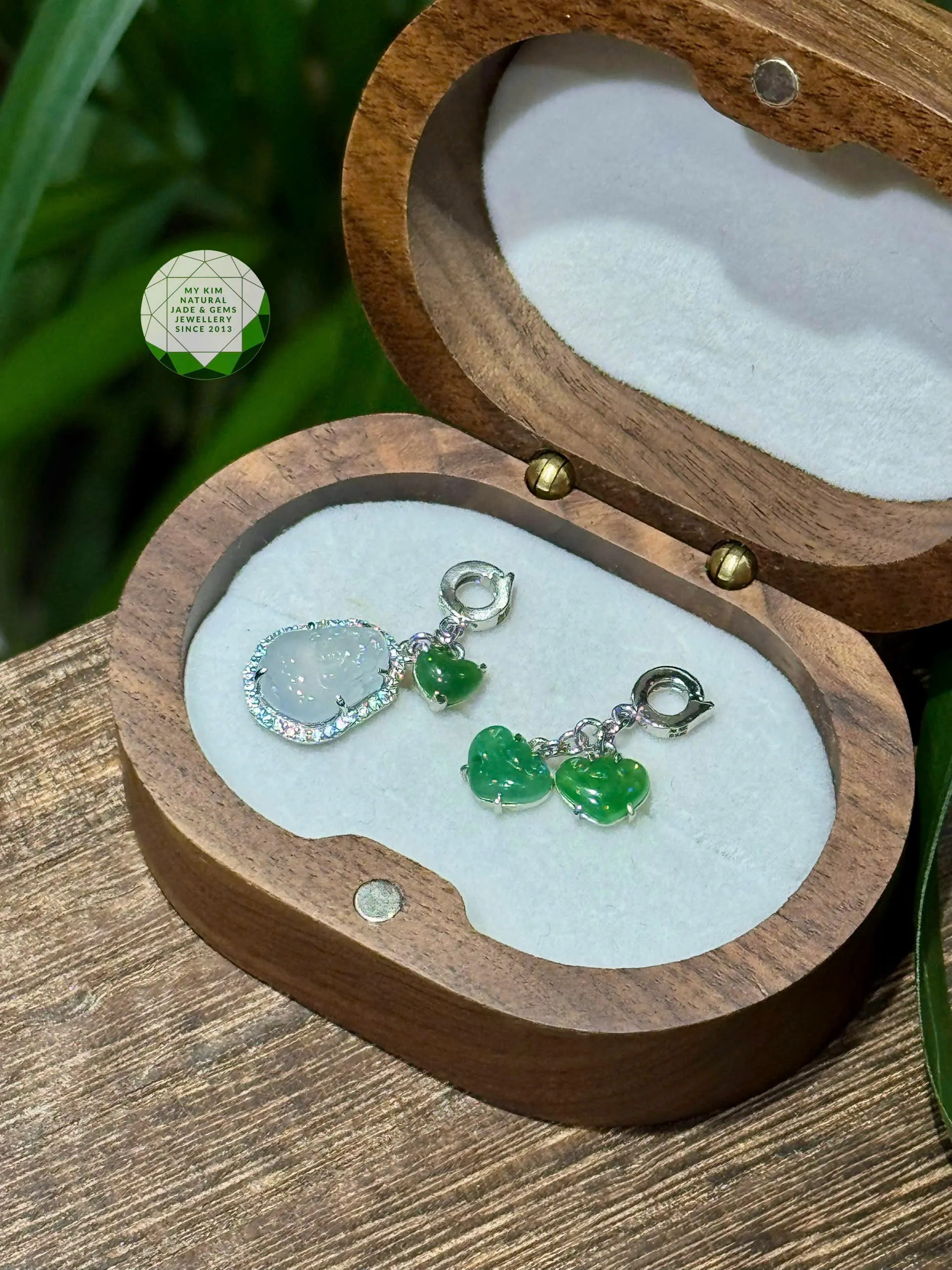 BST Charm Ngọc Phỉ Thúy VIP Gắn Móc Vàng Trắng / Vàng Gold – Điểm Nhấn Tinh Tế Cho Vòng & Mặt Dây