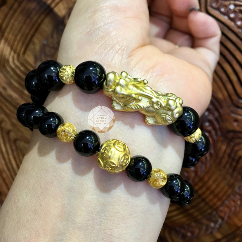 Vòng tektit đen mix charm vàng 24k