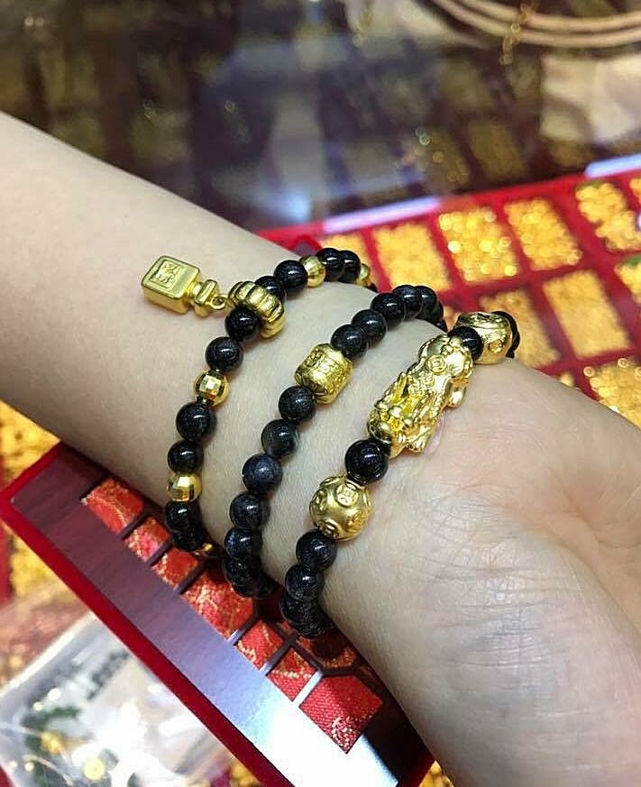 Vòng tay đá tektit đen mix vàng 24k
