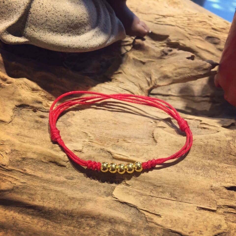 Vòng tay kết chỉ đỏ kết hợp 5bi vàng