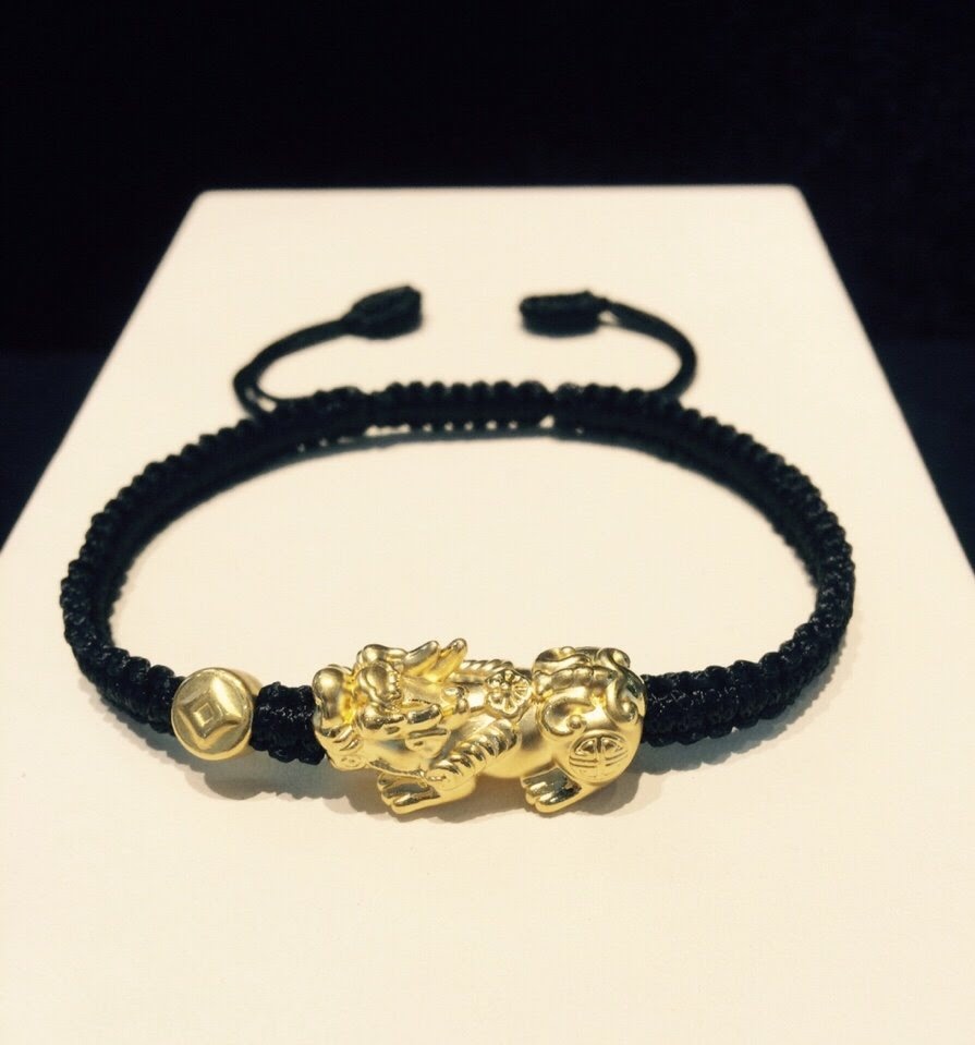 Vòng dây tết đen charm Tỳ hưu + xu kim tiền vàng