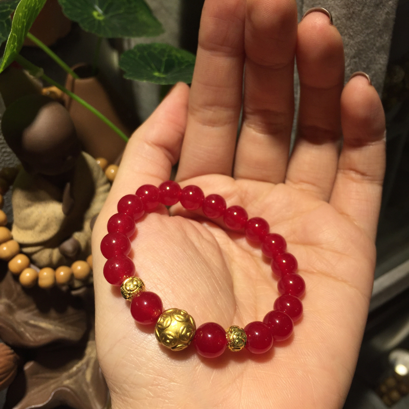 Vòng  tay mã não đỏ  charm kim tiền bạc mạ vàng 