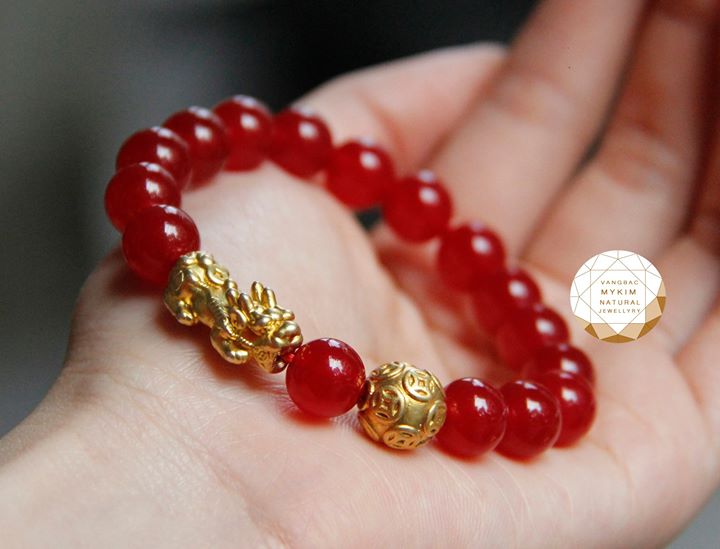 Vòng tay mã não đỏ mix charm tỳ hưu _ kim tiền  bạc mạ vàng tài lộc thịnh vượng