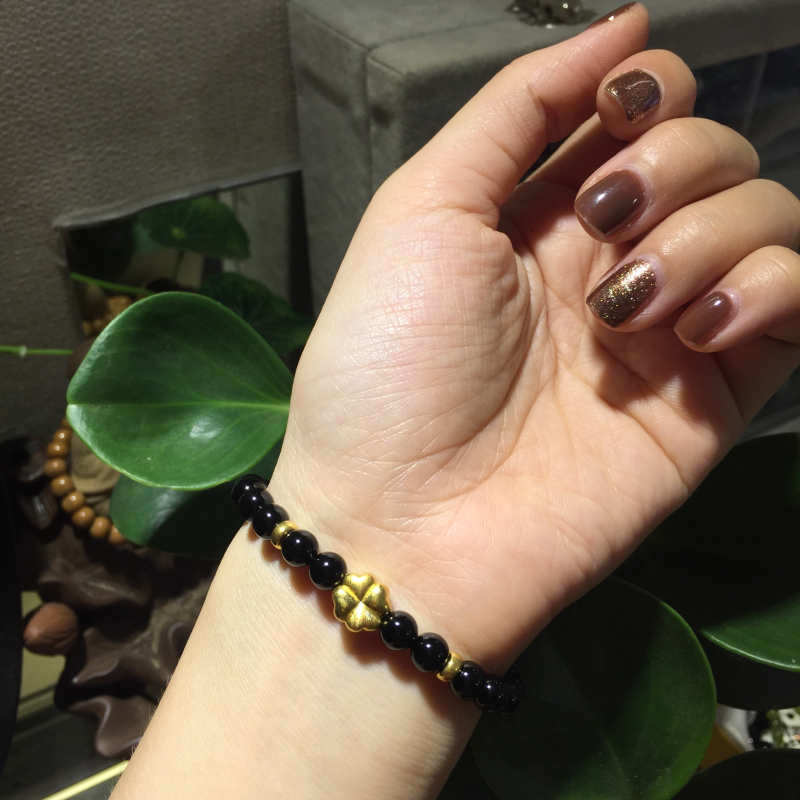Vòng tay đá tektit mix charm hoa 4 lá +2 chặn vàng 24k