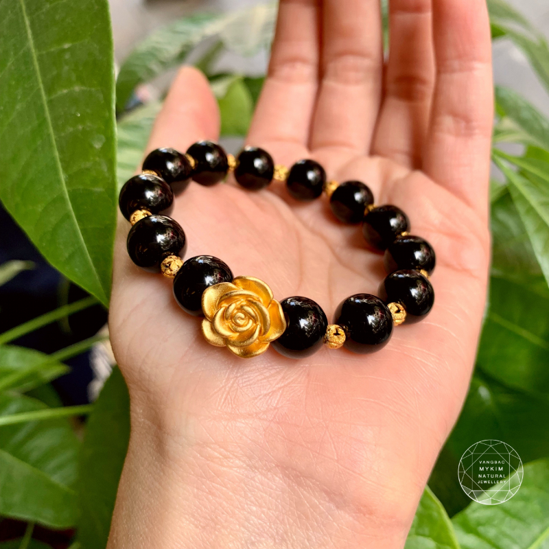 Vòng đá đen Mã Não mix charm hoa hồng + bi sao bạc mạ vàng