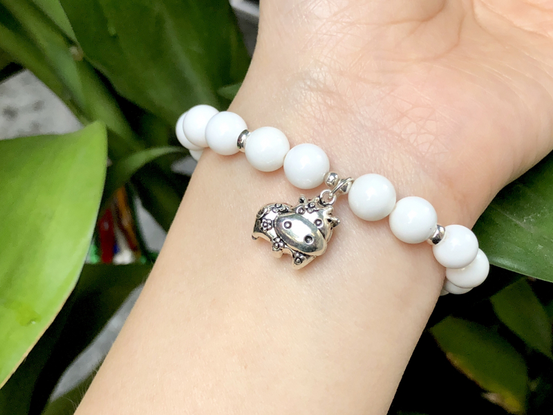 Vòng xà cừ trắng mix charm bạc thái