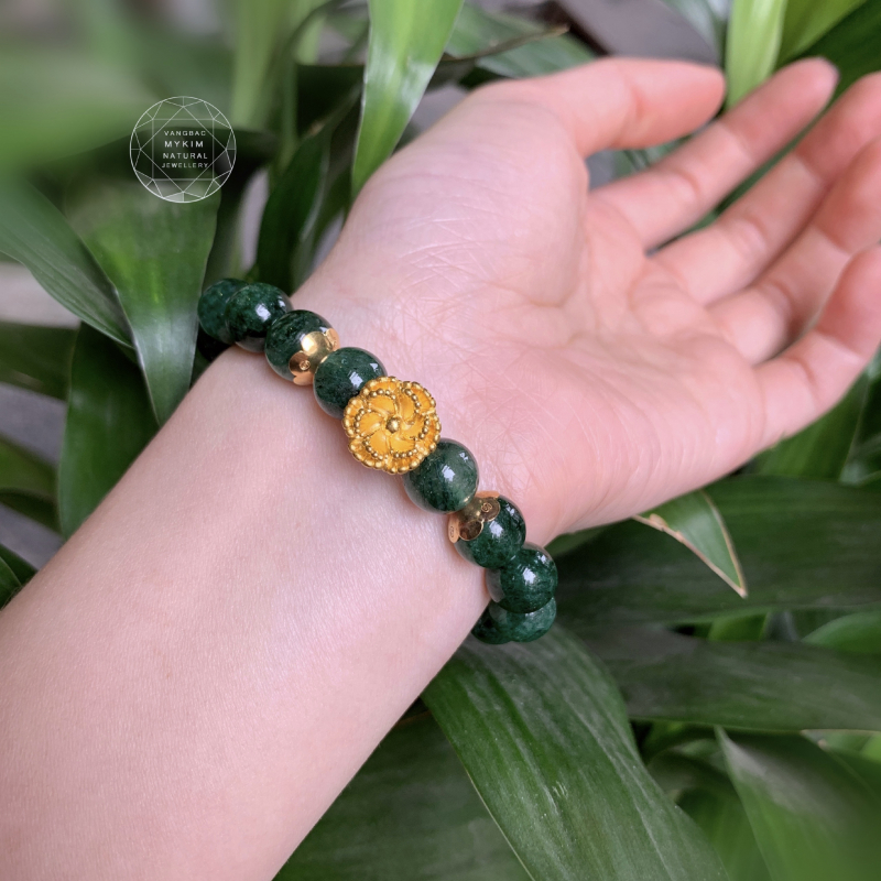 Vòng thạch anh dâu xanh mix charm hoa mai vàng 24k