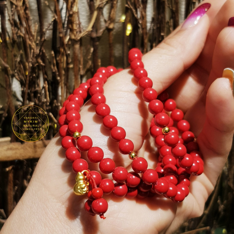 òng San Hô 108 Viên Kết Hợp Charm Hồ Lô & Bi Vàng – Hành Trình Bình An Và Tinh Thần Vững Chắc