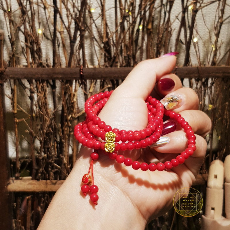 Vòng San Hô Đỏ Cam Kết Hợp Charm Hoa Hồng & Trái Tim Vàng – Biểu Tượng Của Tình Yêu Và Sức Sống
