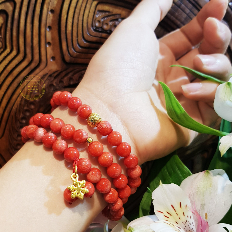Vòng San Hô Cam Đỏ VIP – Charm Hoa Tuyết & Bi Vàng  – Nét Đẹp Tinh Tế Gắn Kết Tâm Hồn