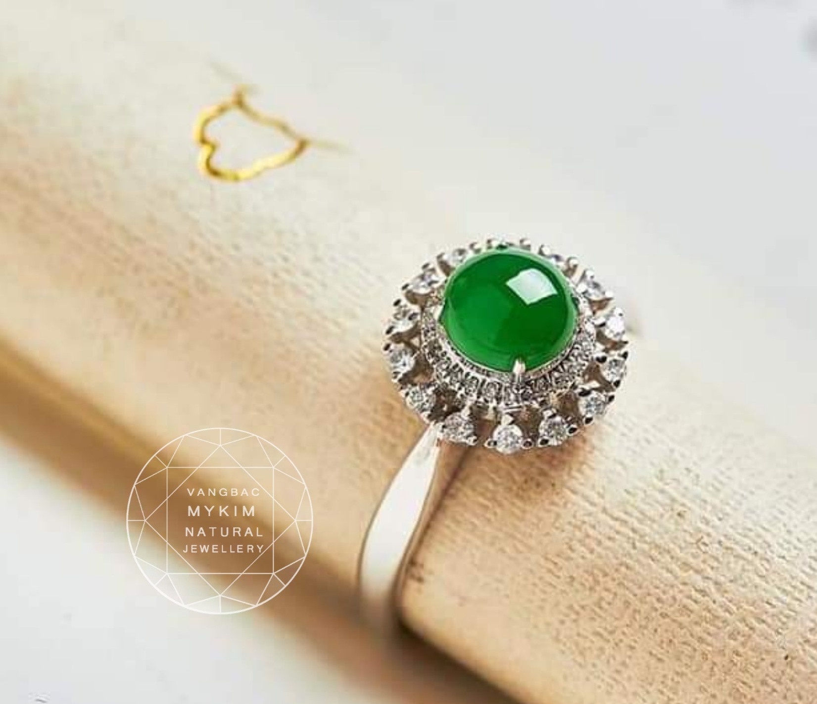 💍 NHẪN NGỌC PHỈ THÚY – VÀNG TRẮNG 14K | 18K – ĐÍNH MOISSANITE ĐA TẦNG