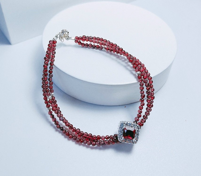 Vòng Garnet Đỏ Mix Bạc Si Vàng Trắng 18K – Thiết Kế 3 Vòng Tinh Xảo