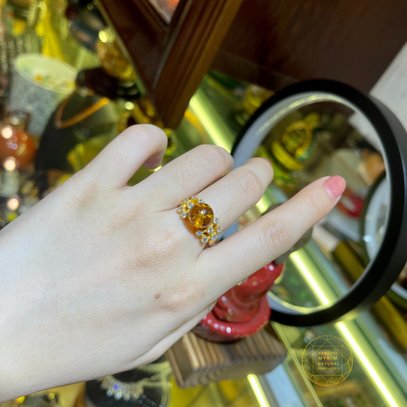 Nhẫn Hổ Phách Ong Đính Đá – Vàng Tây 10k | 14k | 18k Tinh Tế, Thiết Kế Theo Yêu Cầu