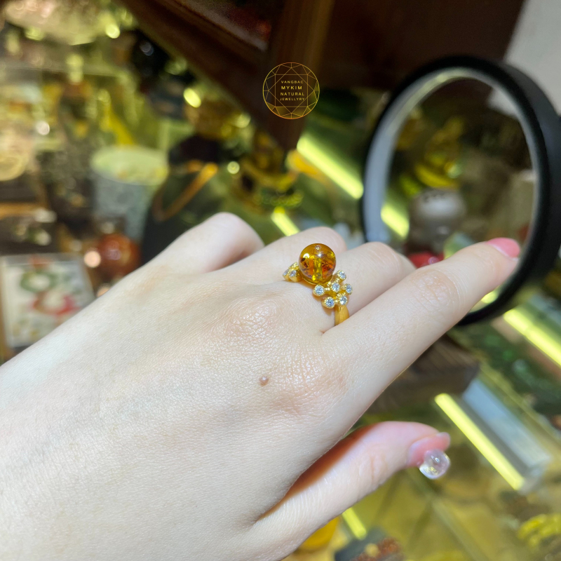Nhẫn Hổ Phách Ong Đính Đá – Vàng Tây 10k | 14k | 18k Tinh Tế, Thiết Kế Theo Yêu Cầu