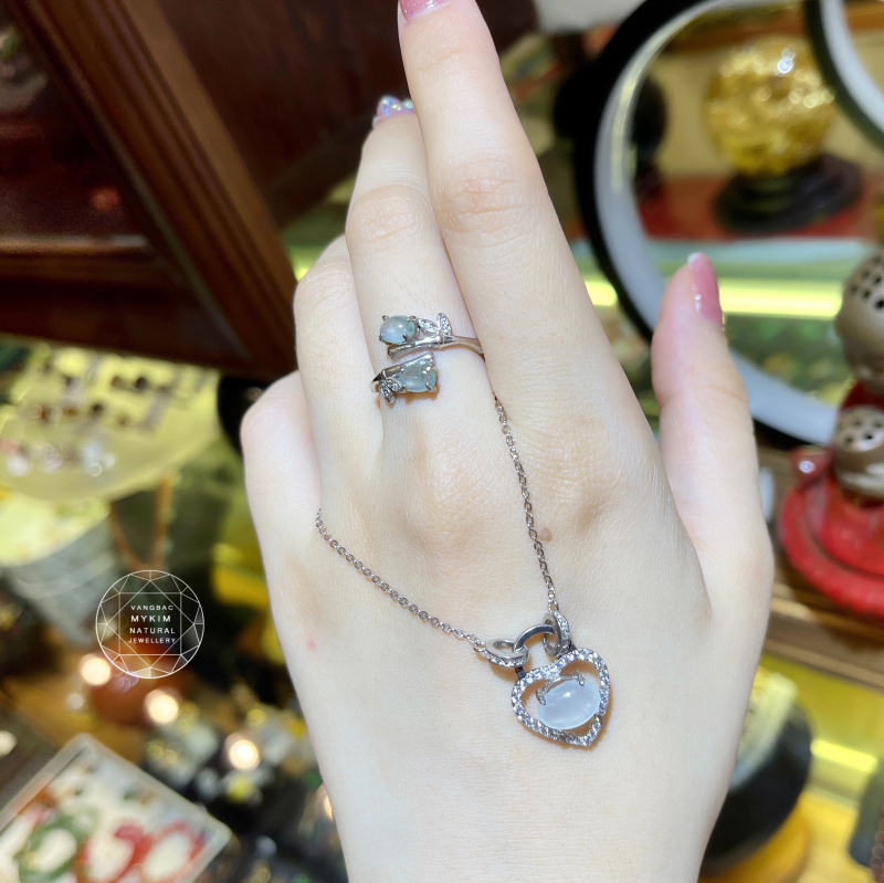 🤍 Dây Chuyền Liền Mặt Băng Ngọc Phỉ Thúy Hình Trái Tim – Viền Bạc Đính Đá | Bạc Si Vàng Trắng 18k