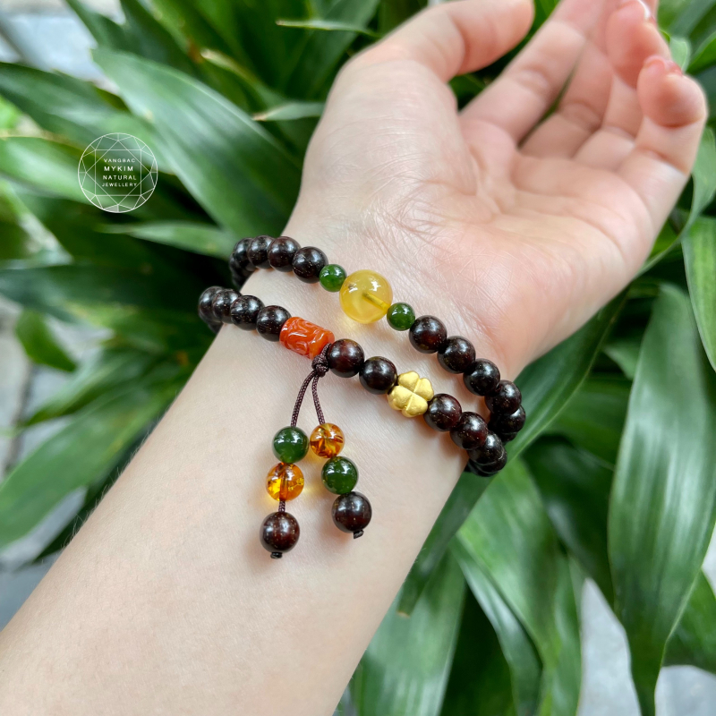 Chuỗi vòng gỗ Tiểu Diệp Tử Đàn mix Ngọc và Hổ Phách - Vàng 24k