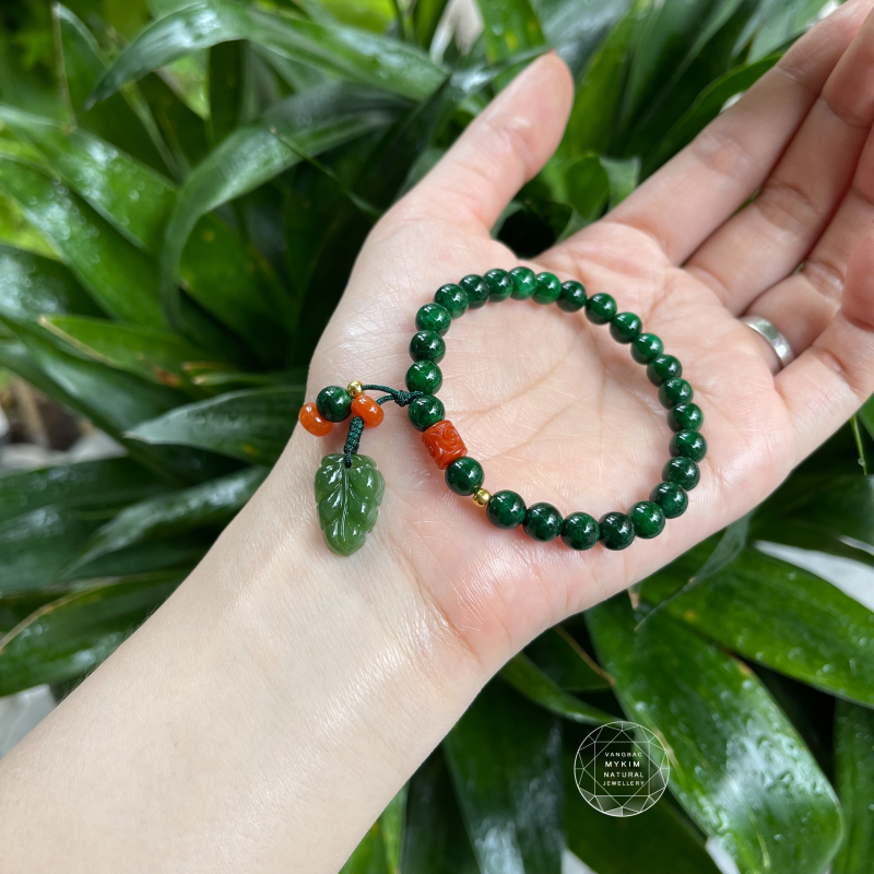🍃 Vòng Đá Sơn Thủy Mix Lá Ngọc Bích & Ngọc Phỉ Thúy – Lu Thống Jade – Bi Vàng | Biểu Tượng Bình An – Nuôi Dưỡng – Hài Hòa