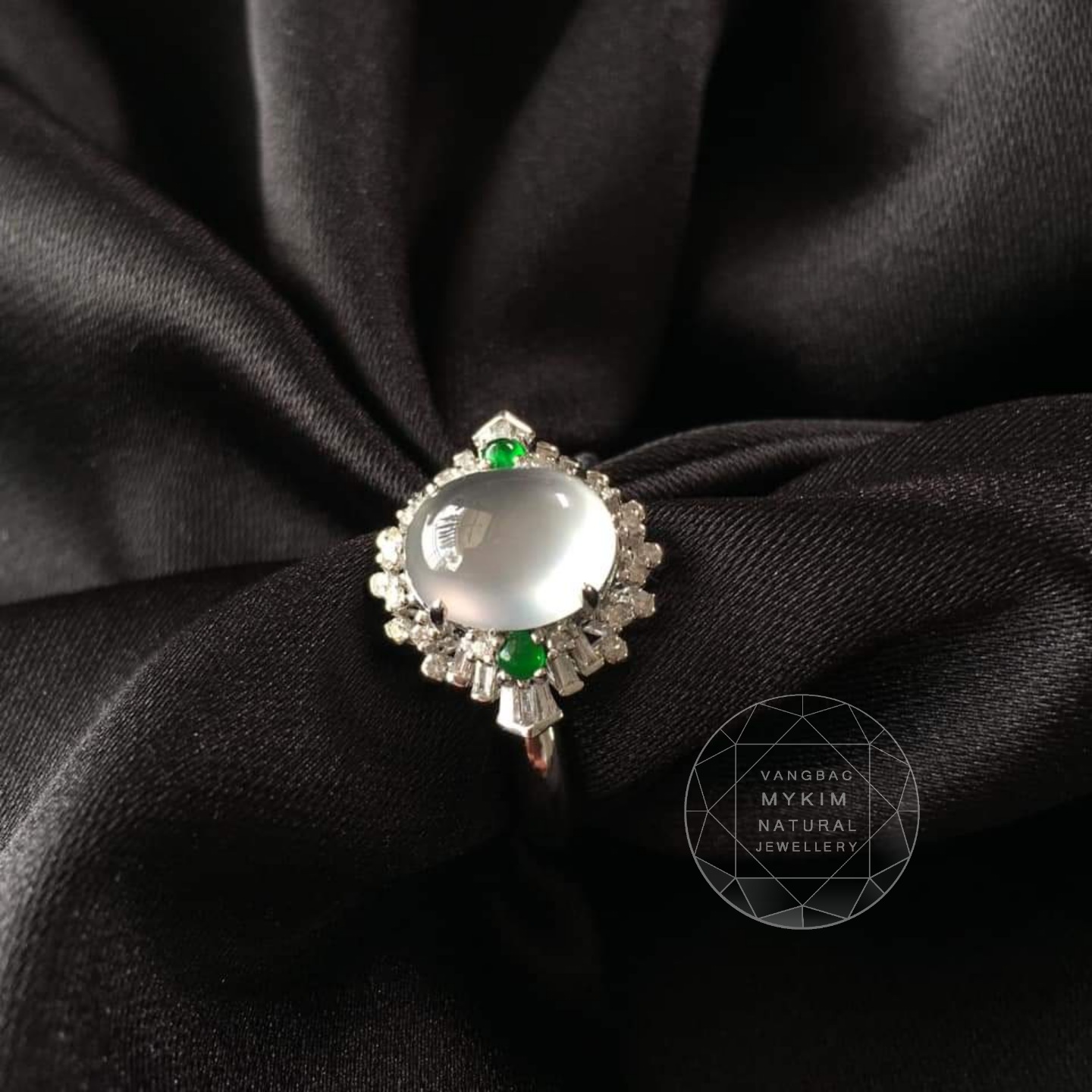 💍 NHẪN BĂNG NGỌC PHỈ THÚY – VÀNG TRẮNG 10K | 14K | 18K | PHỐI JADE XANH & MOISSANITE | THIẾT KẾ ĐỐI XỨNG TINH XẢO