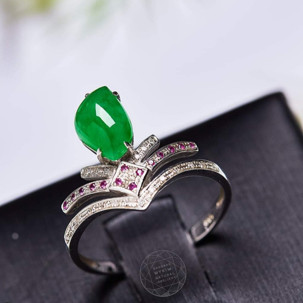 💍 NHẪN NGỌC PHỈ THÚY ĐÍNH ĐÁ GARNET – VÀNG TRẮNG 10K | 14K | 18K | ĐIỂM NHẤN THANH LỊCH, KIỂU DÁNG ĐỘC ĐÁO