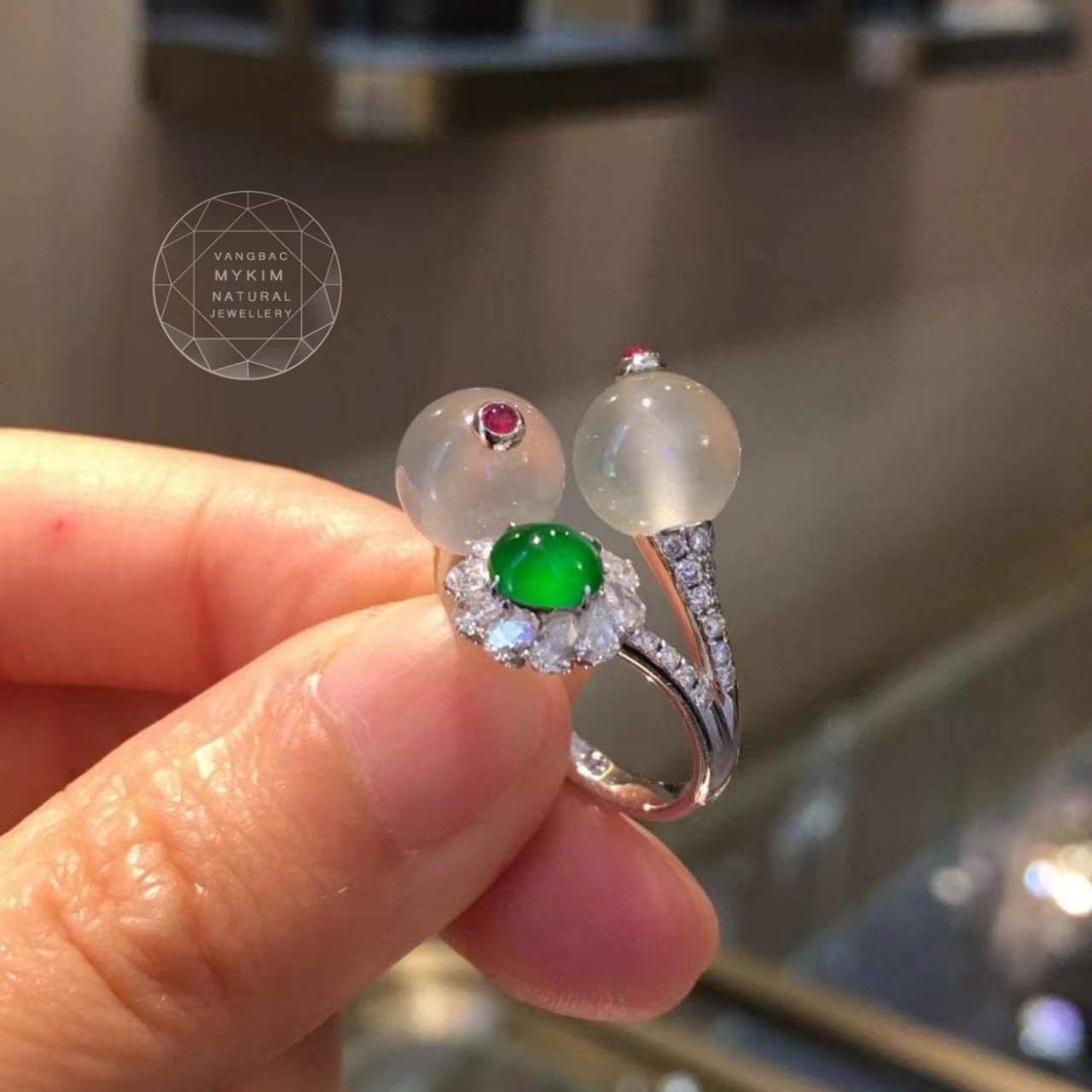 💍 NHẪN BĂNG NGỌC PHỈ THÚY – XANH & TRẮNG | VÀNG TRẮNG 10K | 14K | 18K | PHỐI MOISSANITE | KIỂU DÁNG ĐỘC BẢN – THANH CAO VÀ SÁNG TẠO