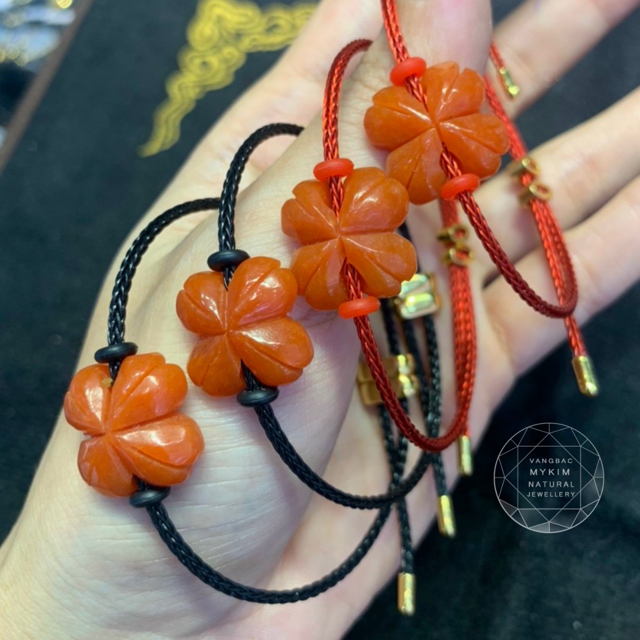 Vòng dây tết Cỏ Bốn Lá - Phỉ Thúy Hoàng huyết