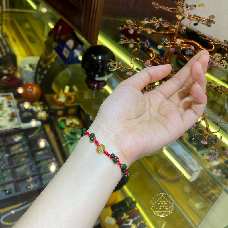 🧵 Dây Tết Đá Sơn Thủy – Charm Chữ Vạn Vàng Tây | Gắn Kết Dịu Dàng – Biểu Tượng Bảo Hộ & Nội Tâm Bình An