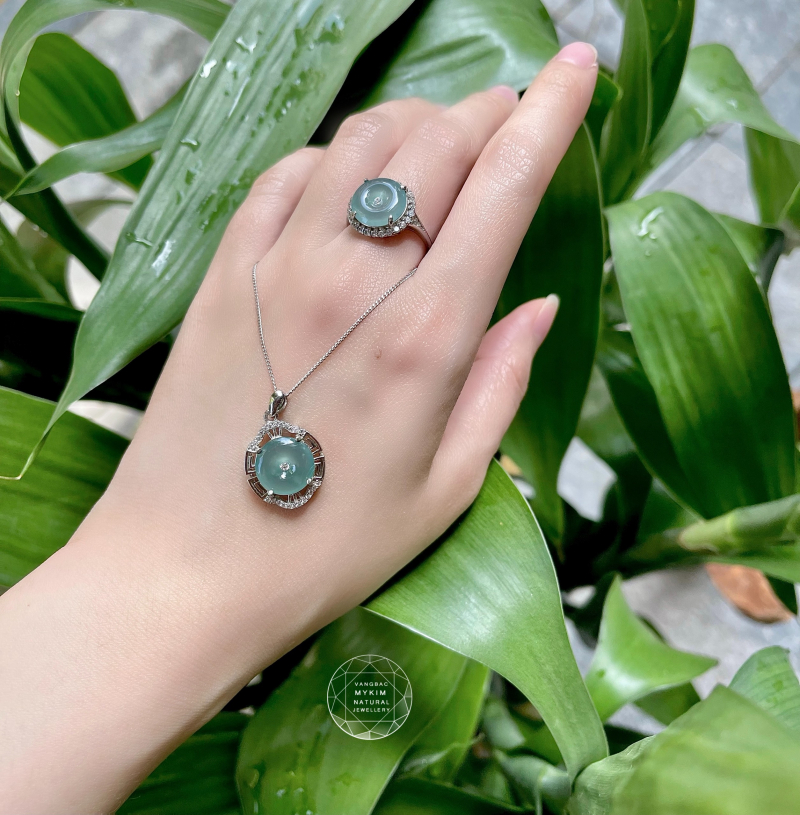 Mặt dây Đồng điếu Ngọc Phỉ Thúy - Jadeite bọc viền đá - Vàng trắng 10k - 14k