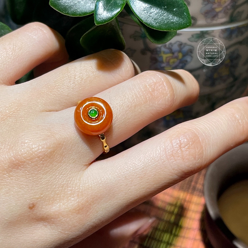 Nhẫn Huyết Ngọc Đồng điếu đính phỉ thúy xanh và kim cương mois - Vàng 14k