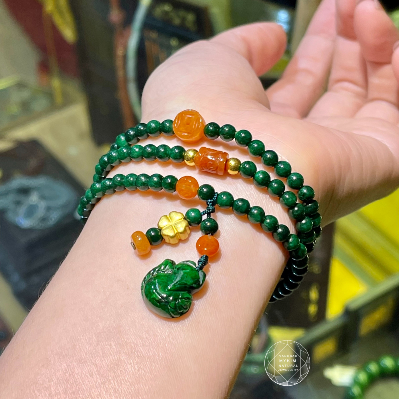 🖤 Vòng Đá Sơn Thủy Mix Ngọc Phỉ Thúy – Charm Hồ Ly & Cỏ Bốn Lá Vàng 10K | Giao Hòa Trí Tuệ – Duyên Dáng – Thu Hút Dịu Dàng