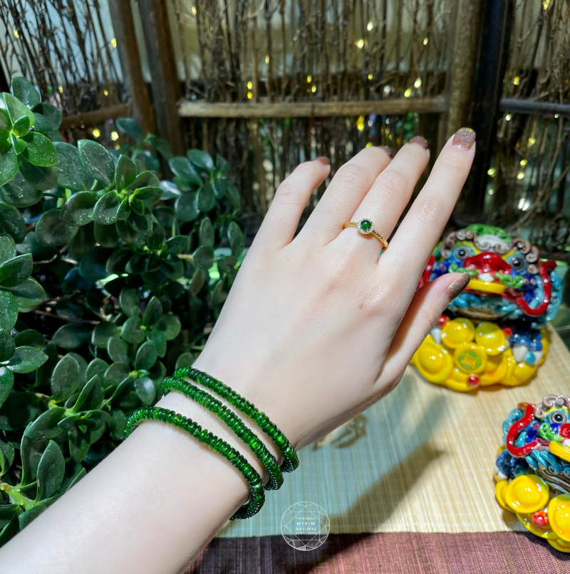 💚 Nhẫn Ngọc Phỉ Thúy Hoàng Đế (Jadeite) – Đính Kim Cương Thiên Nhiên – Vàng 14k