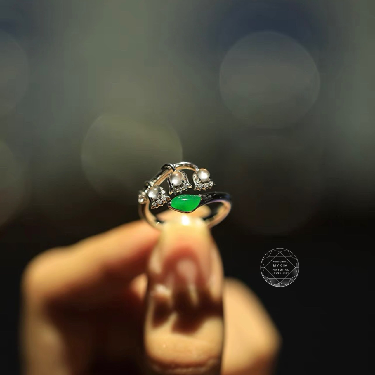 🌷 Nhẫn Hoa Tulip – Ngọc Phỉ Thúy Jadeite – Vàng Trắng 10k | 14k | 18k – Đính Moissanite