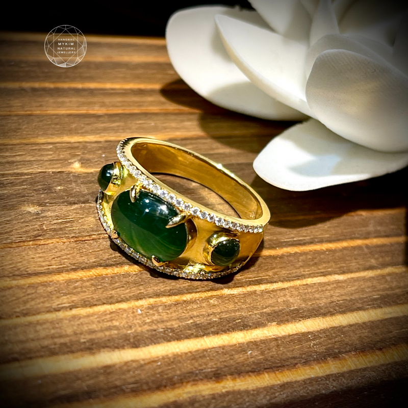 💍 Nhẫn Nam Ngọc Phỉ Thúy Hoàng Đế – Vàng 14k/18k Viền Moissanite Sang Trọng