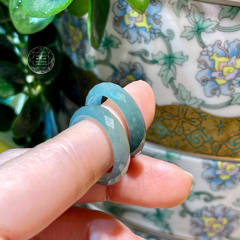💍 Nhẫn Ngọc Phỉ Thúy Băng Dầu Jadeite – Nguyên Khối Mài Giác