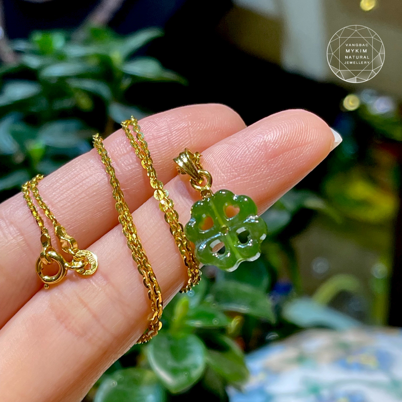 🍀 Mặt Dây Hoa Bốn Lá Ngọc Bích Nephrite • Đính Kim Cương Moissanite • Cuống Vàng Tây 14k • Trang Sức May Mắn & Bình An