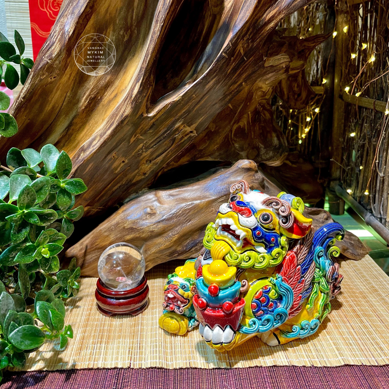 Tỳ Hưu Đĩnh Vàng Ôm Con – Gốm Sứ Men Rạn Đài Loan | Biểu Tượng Cho Sức Mạnh & Bảo Hộ