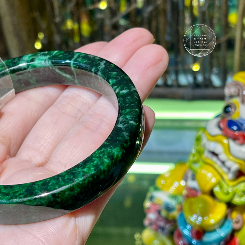 Vòng Ngọc Phỉ Thúy Bản Vuông Liền Khối - Sz 55,65