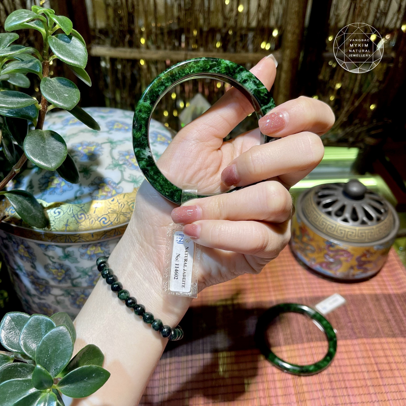 Vòng Ngọc Phỉ Thúy Bản Vuông Liền Khối - Sz 55,65