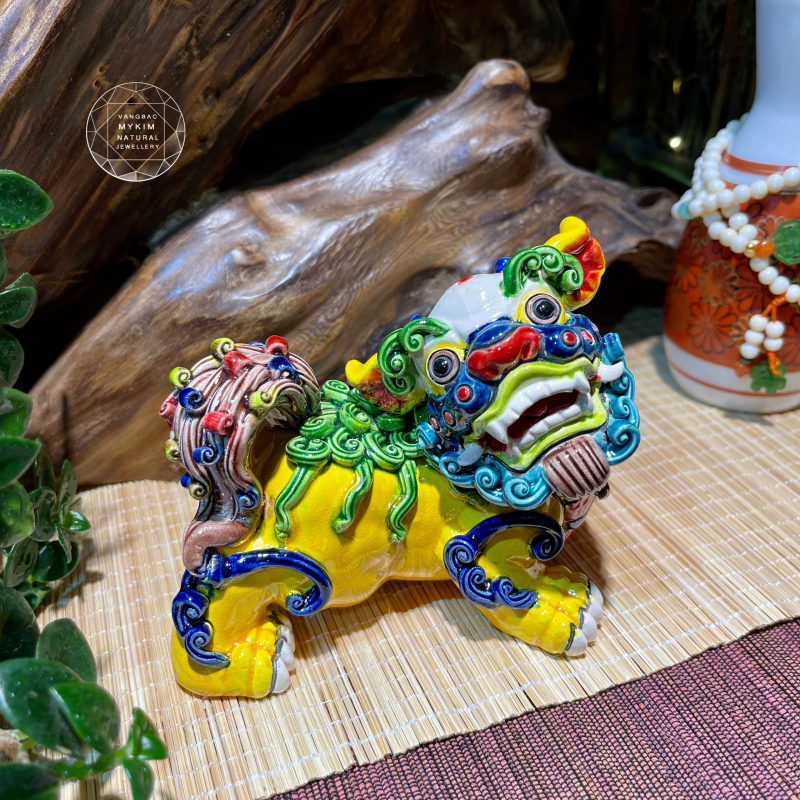 Cặp Kỳ Lân Vàng Cầu Đỏ - Gốm Sứ Men Rạn Đài Loan - Sz 8,5 *9cm