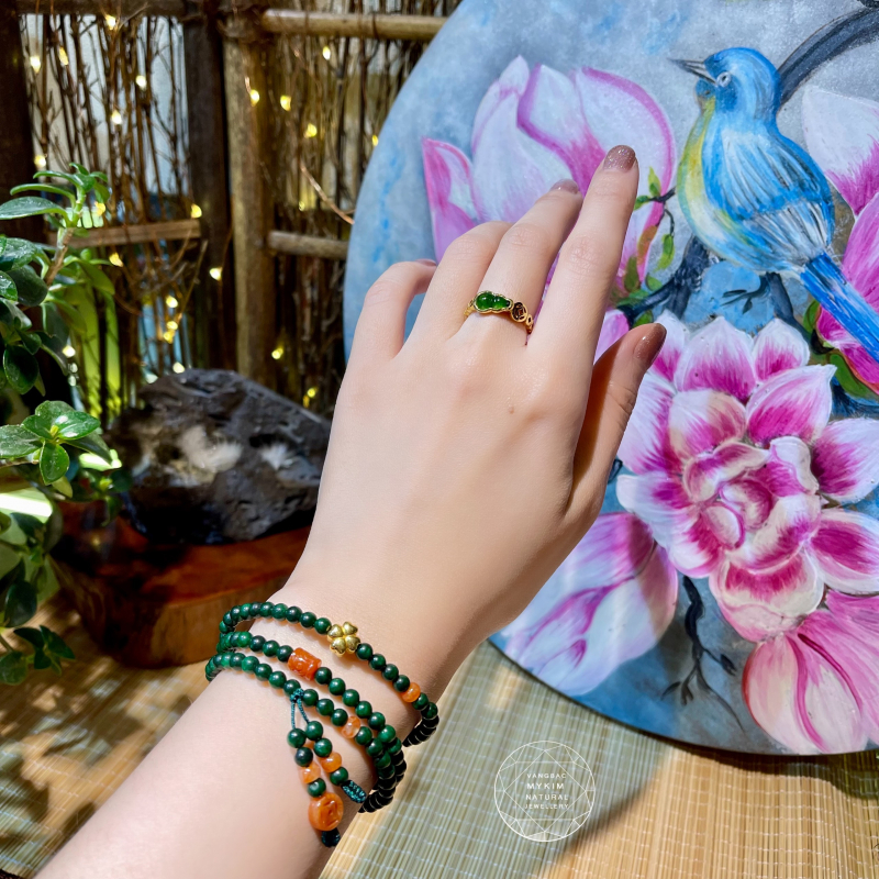 🍀 Vòng Đá Sơn Thủy Mix Ngọc Phỉ Thúy – 3 Vòng Quấn Charm Vàng 10K | Đồng Xu & Lu Thống Jadeite – Cỏ Bốn Lá May Mắn Dịu Dàng