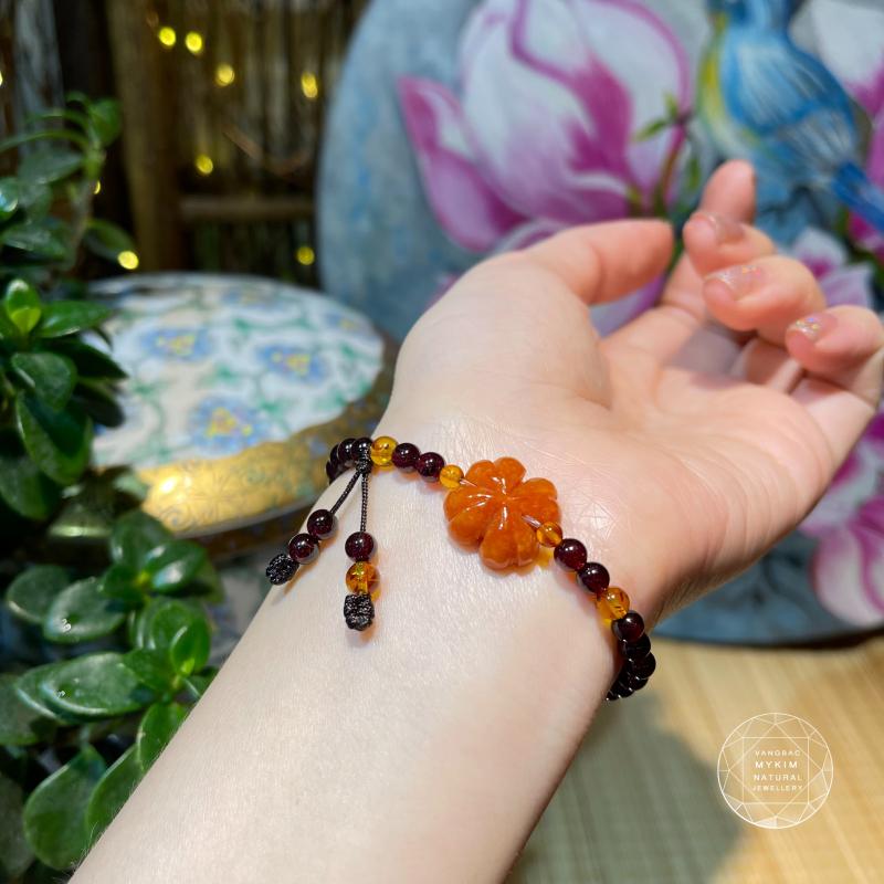 Vòng đá Granat mix Ngọc Phỉ Thúy Bốn Lá - Hổ Phách