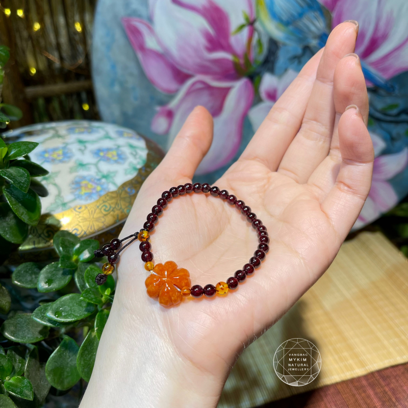 Vòng đá Granat mix Ngọc Phỉ Thúy Bốn Lá - Hổ Phách