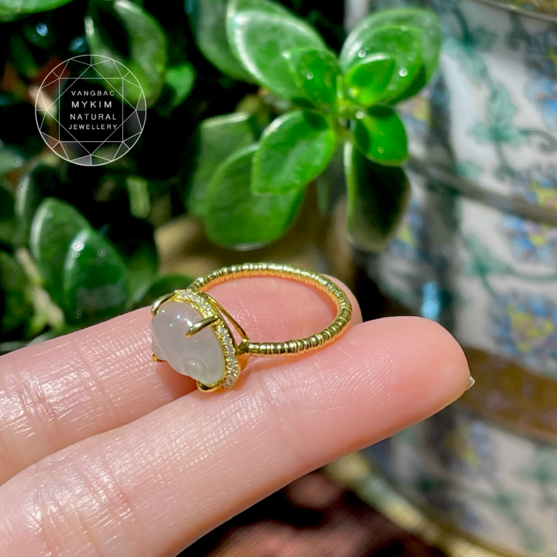 ✨ Nhẫn Băng Ngọc Phỉ Thúy Jadeite – Vàng 14k – Khóa Trường Mệnh
