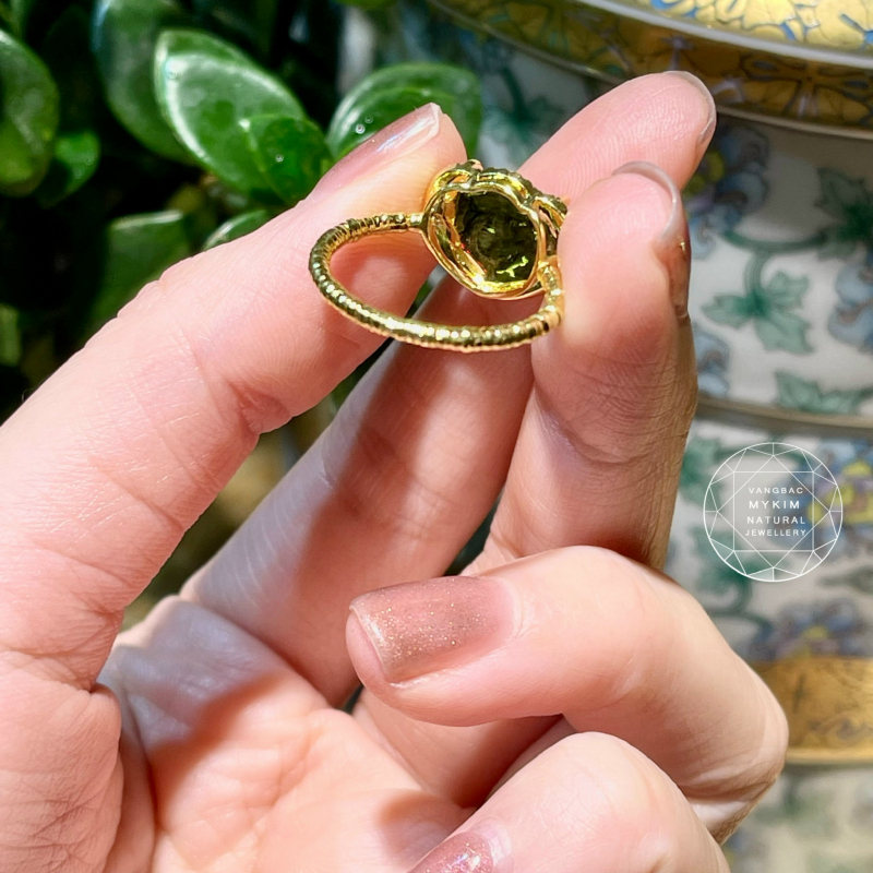 ✨ Nhẫn Băng Ngọc Phỉ Thúy Jadeite – Vàng 14k – Khóa Trường Mệnh