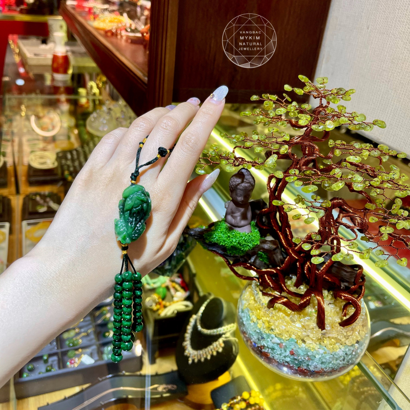 ✨ Dây Treo Tỳ Hưu Ngọc Phỉ Thúy & Đá Sơn Thủy – Thủ Công Dây Tết, Kèm 4 Tua Rơi | Biểu Tượng Bảo Hộ – Tĩnh Tâm – Kết Nối Bình An